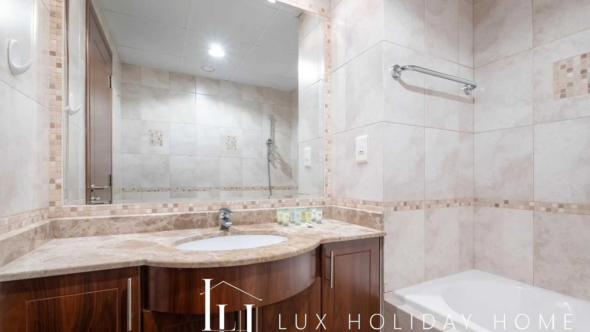 Lux The Al Seef Marina Suite 2 Dubai